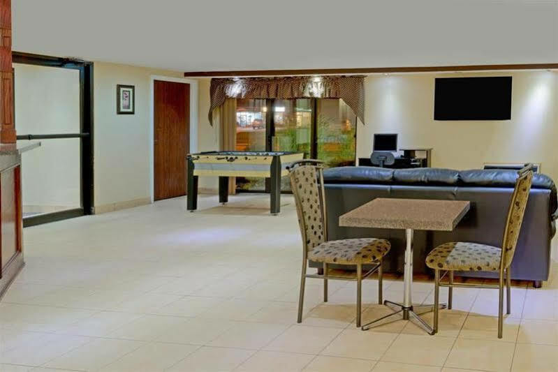 Quality Inn Chatham-Kent Zewnętrze zdjęcie